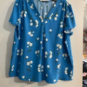 Pretty blue flowered blouse XXL